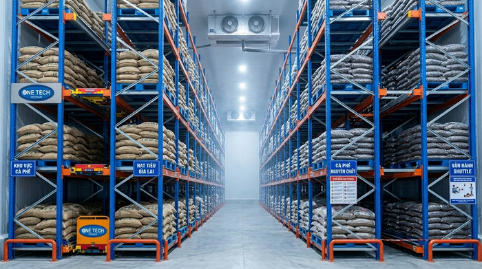 Kệ Radio Shuttle Gia Lai trong kho lạnh lưu trữ pallet mật độ cao